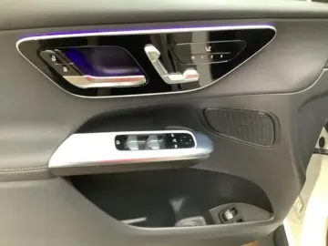 MERCEDES-BENZ GLC 300 e 4M Avantgarde Advanced LED Distronic