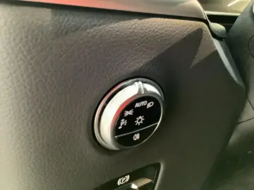 MERCEDES-BENZ GLC 300 e 4M Avantgarde Advanced LED Distronic