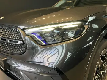 MERCEDES-BENZ GLC 300 e 4M AMG NIGHT PANO AHK DIGILIGHT 360
