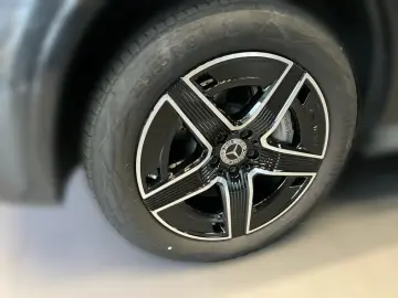 MERCEDES-BENZ GLC 300 e 4M AMG NIGHT PANO AHK DIGILIGHT 360