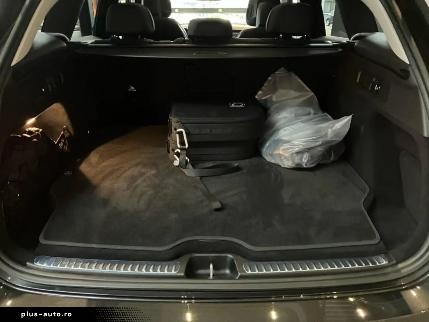 MERCEDES-BENZ GLC 300 e 4M AMG NIGHT PANO AHK DIGILIGHT 360