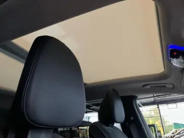 MERCEDES-BENZ GLC 300 e 4M AMG NIGHT PANO AHK DIGILIGHT 360