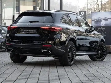 MERCEDES-BENZ GLC 300 e 4M AMG LED Pano AHK Burm3D 360 Night
