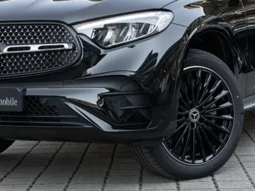 MERCEDES-BENZ GLC 300 e 4M AMG LED Pano AHK Burm3D 360 Night