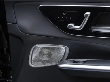 MERCEDES-BENZ GLC 300 e 4M AMG LED Pano AHK Burm3D 360 Night