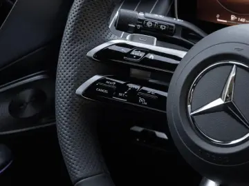 MERCEDES-BENZ GLC 300 e 4M AMG LED Pano AHK Burm3D 360 Night