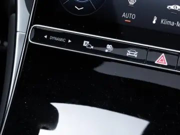 MERCEDES-BENZ GLC 300 e 4M AMG LED Pano AHK Burm3D 360 Night