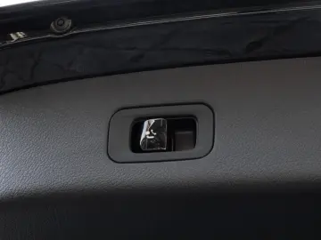 MERCEDES-BENZ GLC 300 e 4M AMG LED Pano AHK Burm3D 360 Night