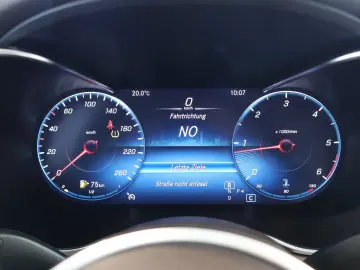 MERCEDES-BENZ C 220 d Avantgarde WIDE MULTIBEAM KAM LED AHK