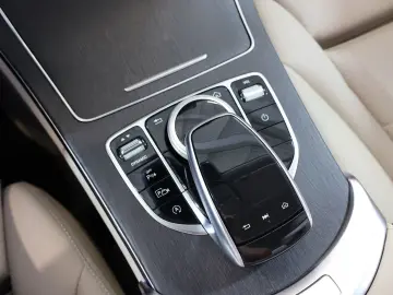 MERCEDES-BENZ C 220 d Avantgarde WIDE MULTIBEAM KAM LED AHK