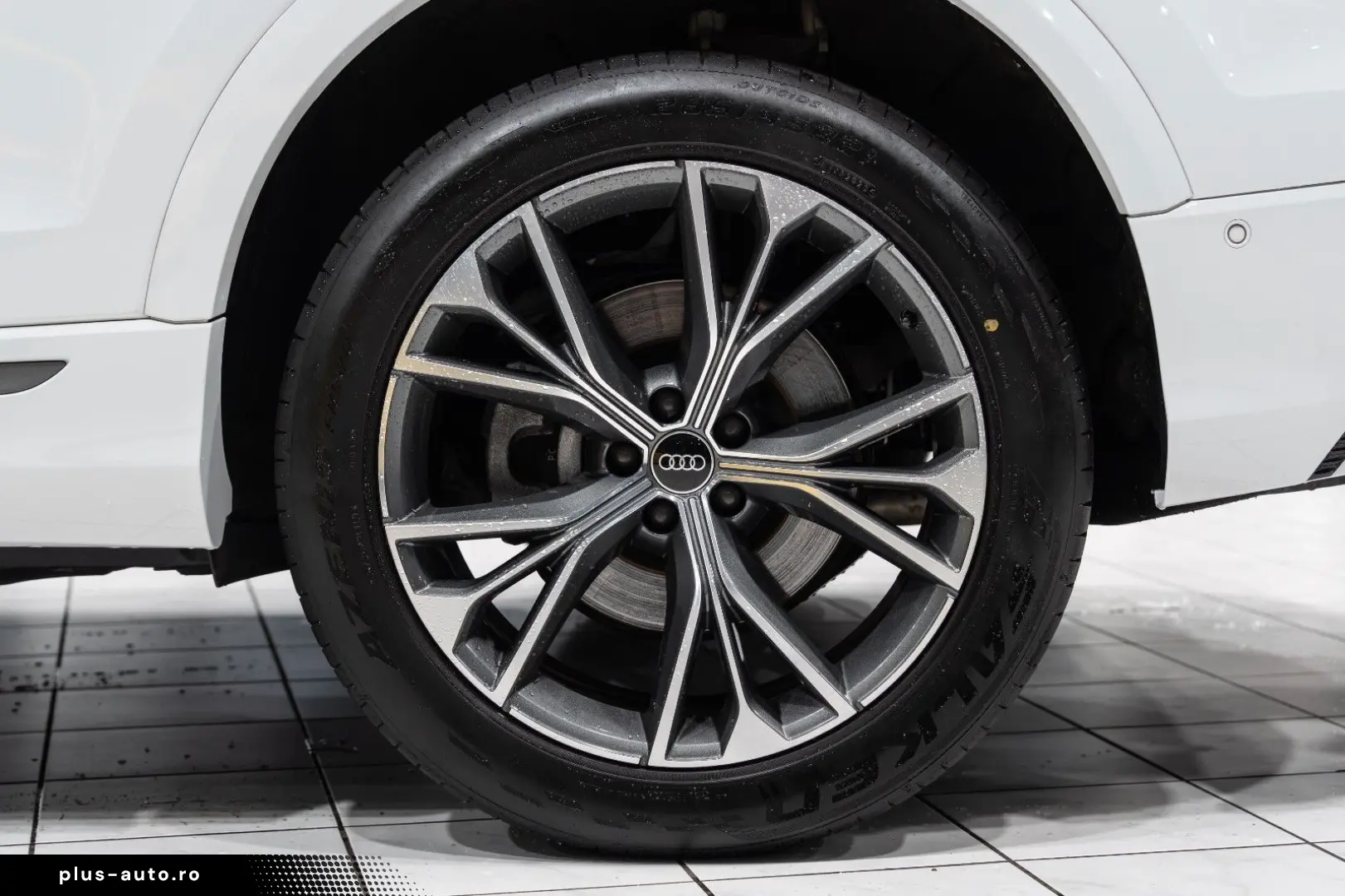 AUDI Q8 TFSI quattro S-LINE LEDER B O HEAD-UP LED 1HD