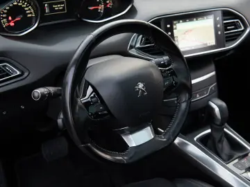 Peugeot 308 SW 1.2 e-THP Feline