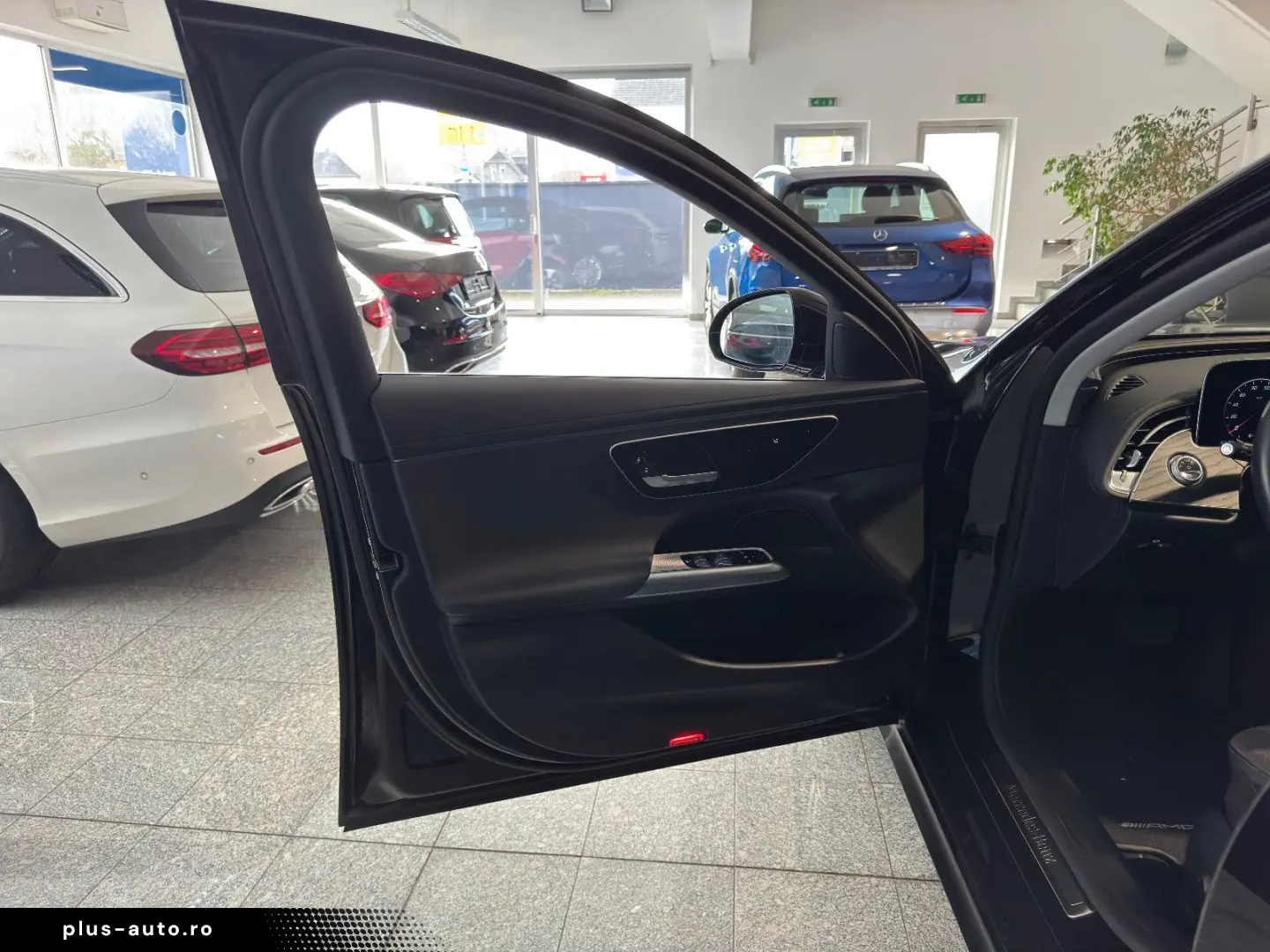 MERCEDES-BENZ E 220 d Avantgarde Advanced Panorama DISTRONIC