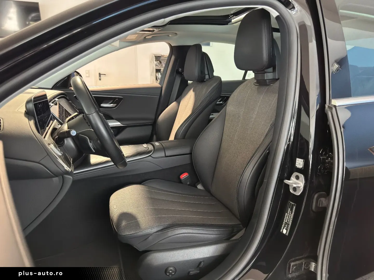 MERCEDES-BENZ E 220 d Avantgarde Advanced Panorama DISTRONIC