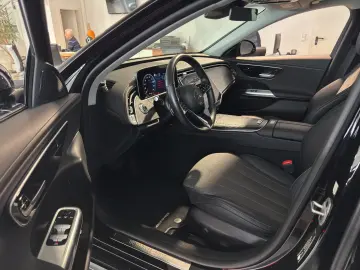 MERCEDES-BENZ E 220 d Avantgarde Advanced Panorama DISTRONIC