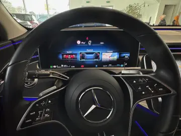 MERCEDES-BENZ E 220 d Avantgarde Advanced Panorama DISTRONIC