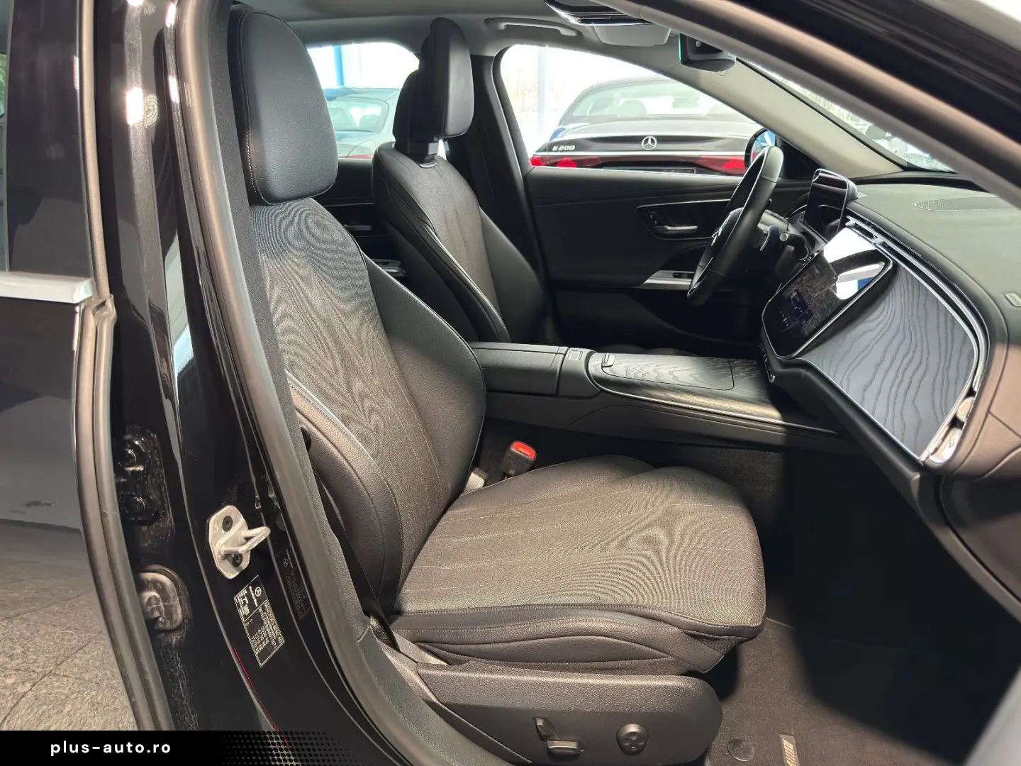 MERCEDES-BENZ E 220 d Avantgarde Advanced Panorama DISTRONIC