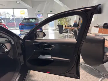 MERCEDES-BENZ E 220 d Avantgarde Advanced Panorama DISTRONIC