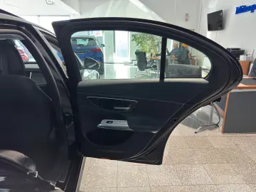 MERCEDES-BENZ E 220 d Avantgarde Advanced Panorama DISTRONIC