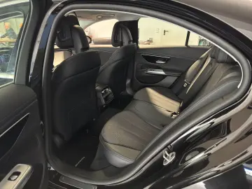 MERCEDES-BENZ E 220 d Avantgarde Advanced Panorama DISTRONIC