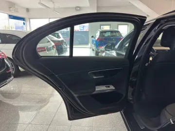 MERCEDES-BENZ E 220 d Avantgarde Advanced Panorama DISTRONIC