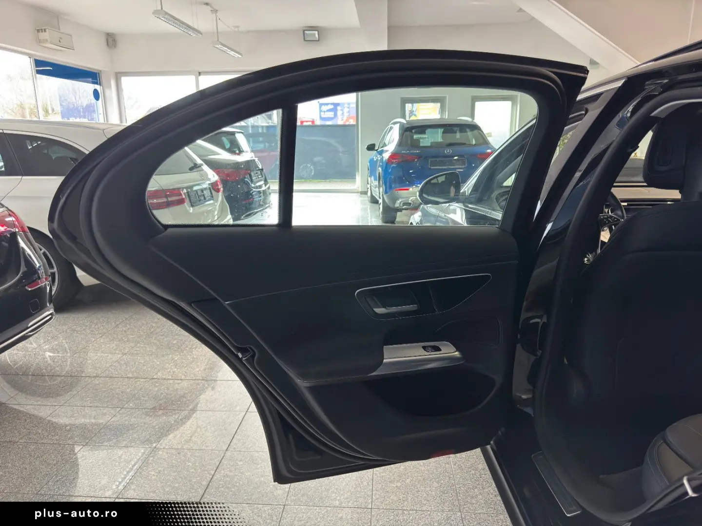 MERCEDES-BENZ E 220 d Avantgarde Advanced Panorama DISTRONIC