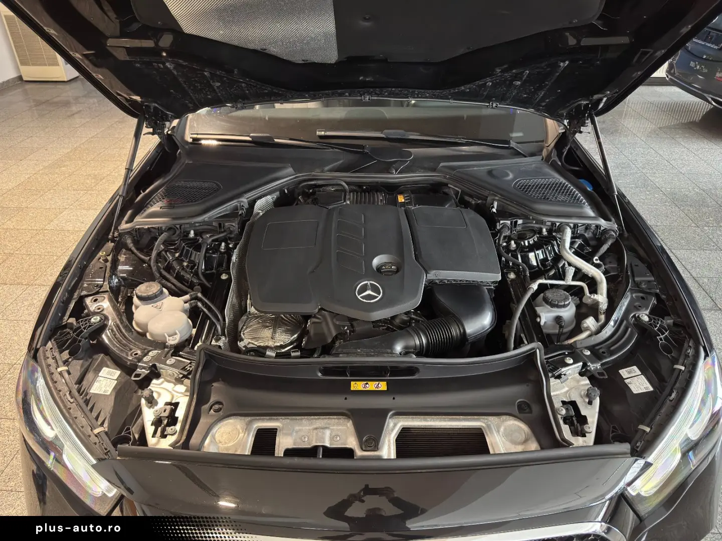 MERCEDES-BENZ E 220 d Avantgarde Advanced Panorama DISTRONIC