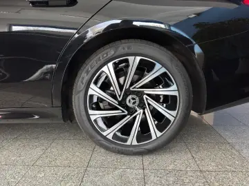 MERCEDES-BENZ E 220 d Avantgarde Advanced Panorama DISTRONIC