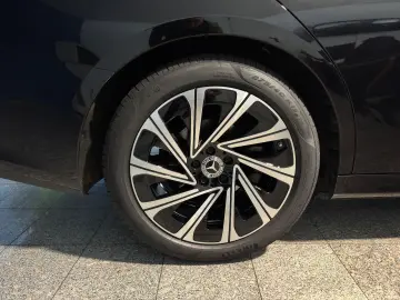 MERCEDES-BENZ E 220 d Avantgarde Advanced Panorama DISTRONIC