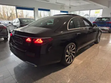 MERCEDES-BENZ E 220 d Avantgarde Advanced Panorama DISTRONIC