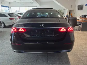 MERCEDES-BENZ E 220 d Avantgarde Advanced Panorama DISTRONIC