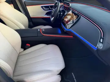 MERCEDES-BENZ E 300 e AMG  Night  Beige Int.  Pano  Burm. 4D