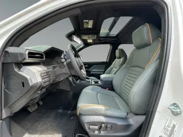 TOYOTA MY25 Tacoma Trailhunter  ON STOCK