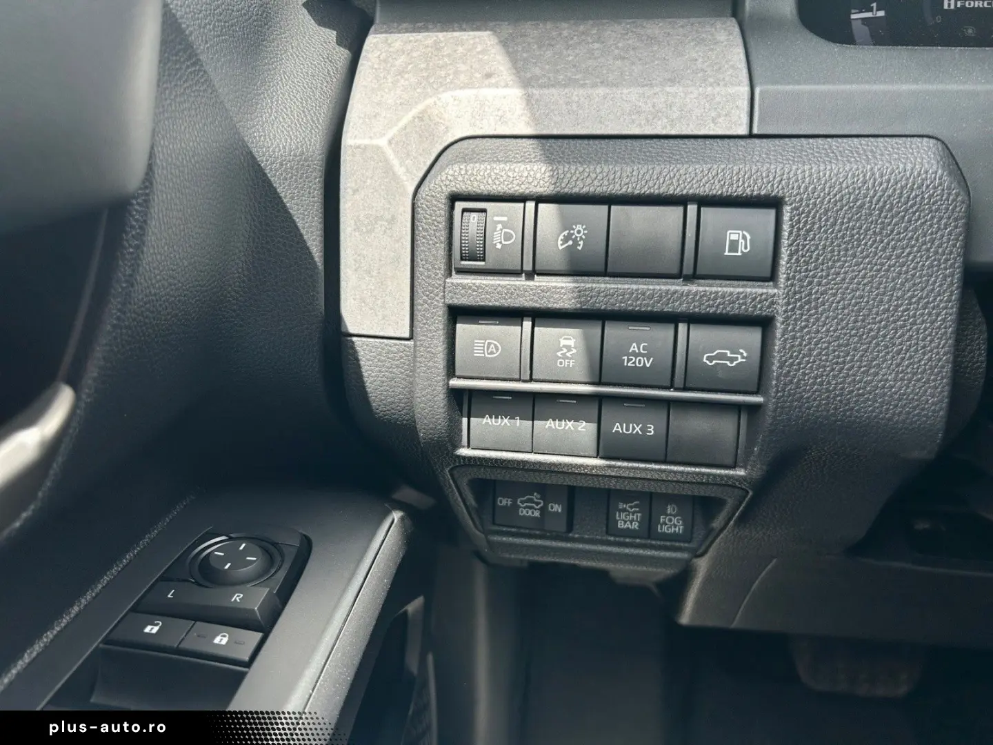 TOYOTA MY25 Tacoma Trailhunter  ON STOCK