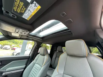 TOYOTA MY25 Tacoma Trailhunter  ON STOCK