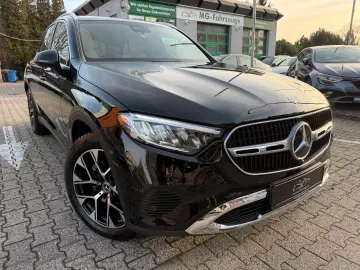 MERCEDES-BENZ GLC 200 4Matic Avantgarde Pano Distron&hellip;