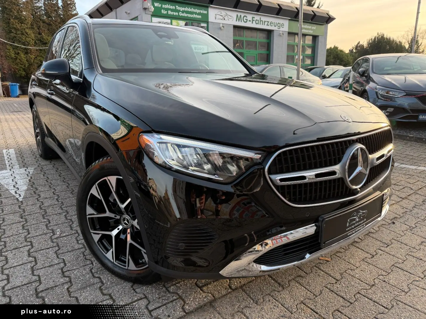 MERCEDES-BENZ GLC 200 4Matic Avantgarde Pano Distron&hellip;