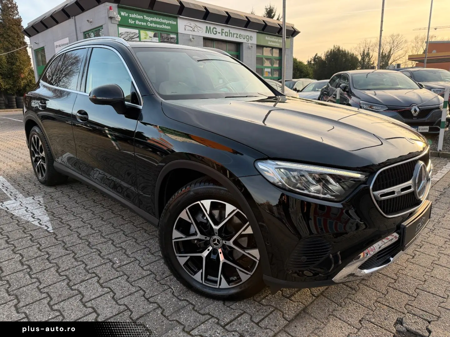 MERCEDES-BENZ GLC 200 4Matic Avantgarde Pano Distron&hellip;