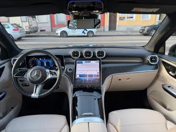 MERCEDES-BENZ GLC 200 4Matic Avantgarde Pano Distron&hellip;