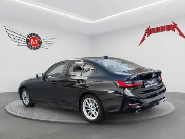 BMW 320i  Aut. Navi Leder Temp. PDC