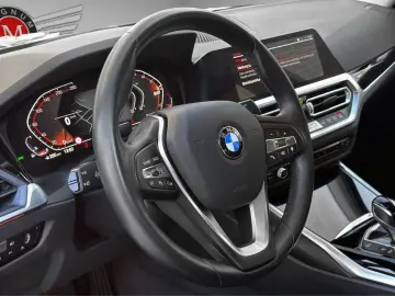 BMW 320i  Aut. Navi Leder Temp. PDC