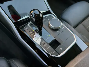 BMW 320i  Aut. Navi Leder Temp. PDC