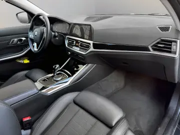 BMW 320i  Aut. Navi Leder Temp. PDC