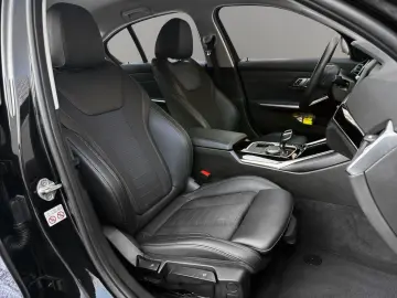 BMW 320i  Aut. Navi Leder Temp. PDC