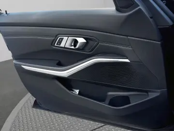 BMW 320i  Aut. Navi Leder Temp. PDC