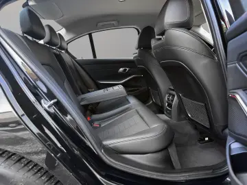 BMW 320i  Aut. Navi Leder Temp. PDC