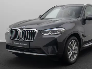 BMW X3 xD30e Kamera AHK HUD DAB Sport Panoram 19Zoll