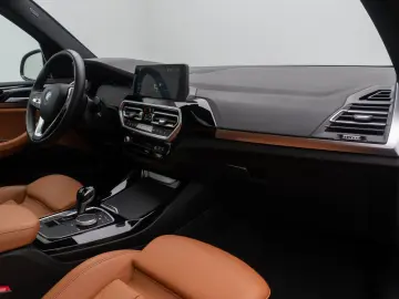 BMW X3 xD30e Kamera AHK HUD DAB Sport Panoram 19Zoll