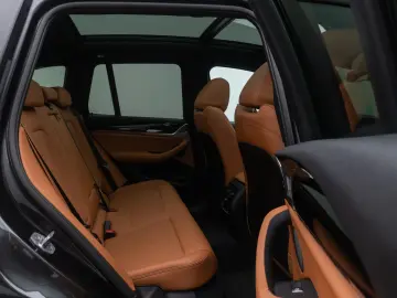 BMW X3 xD30e Kamera AHK HUD DAB Sport Panoram 19Zoll