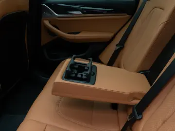 BMW X3 xD30e Kamera AHK HUD DAB Sport Panoram 19Zoll